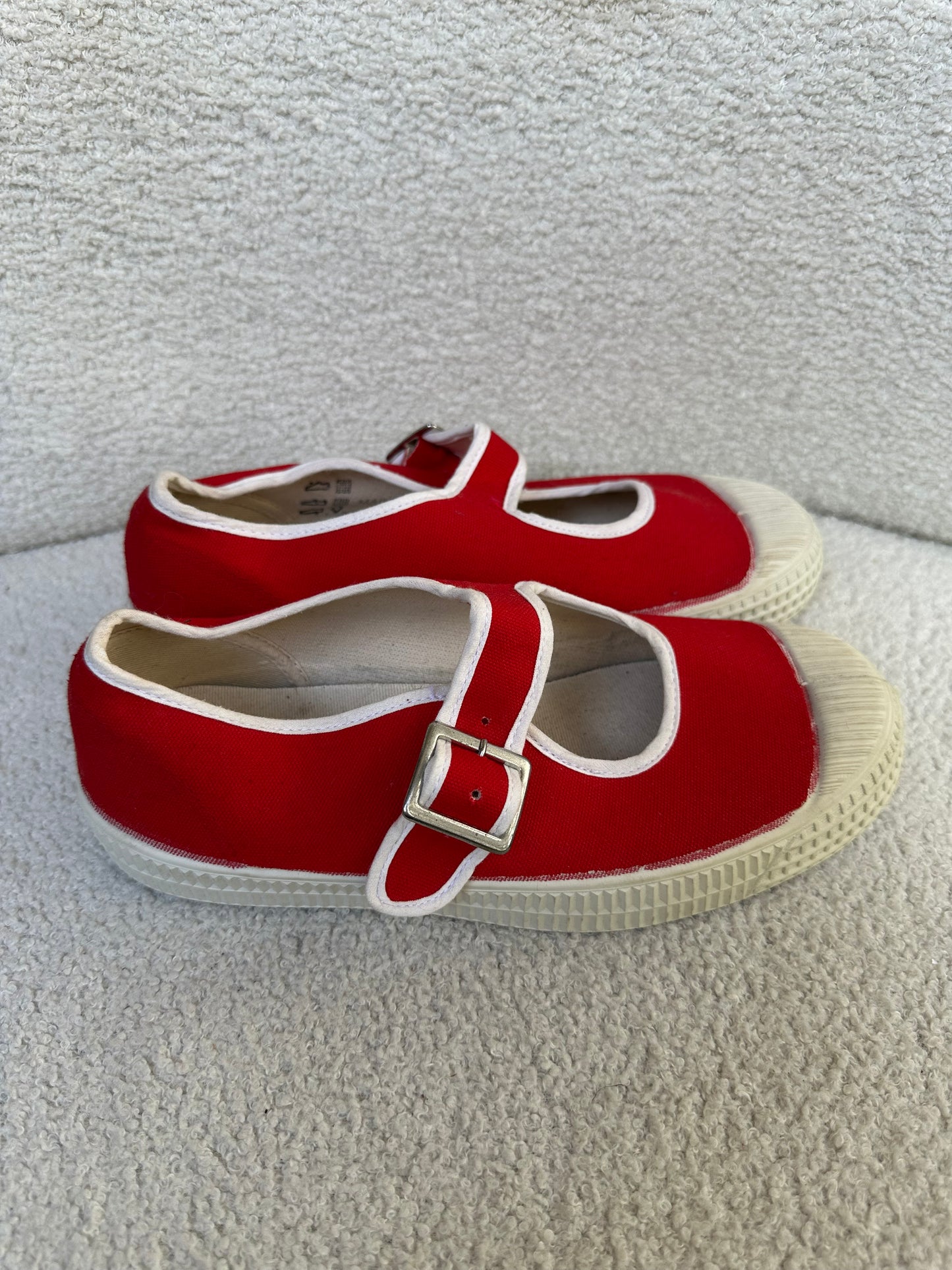 Comme des Garcon Red Canas Flats Size 39
