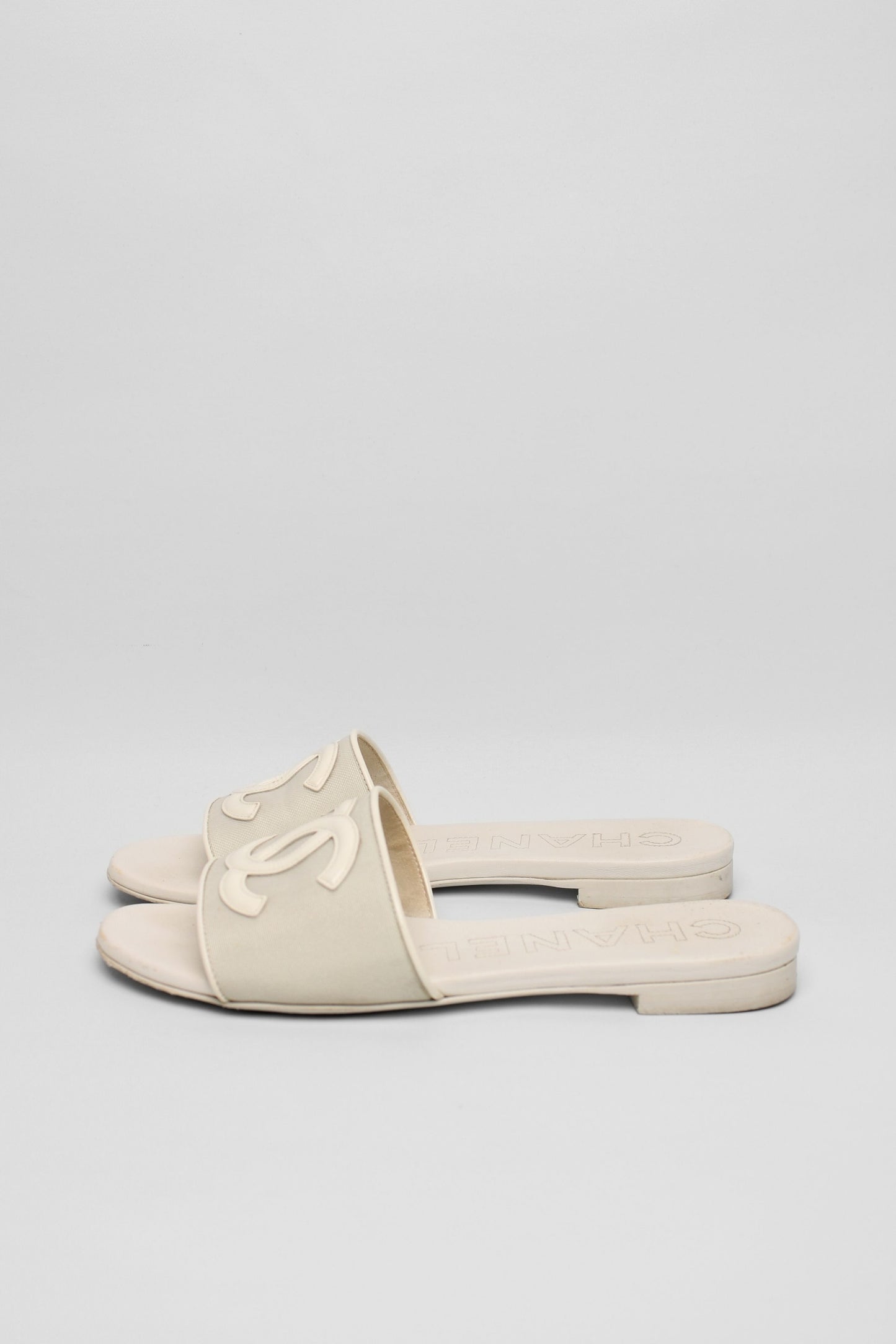 Chanel White CC Sandals Size 35.5