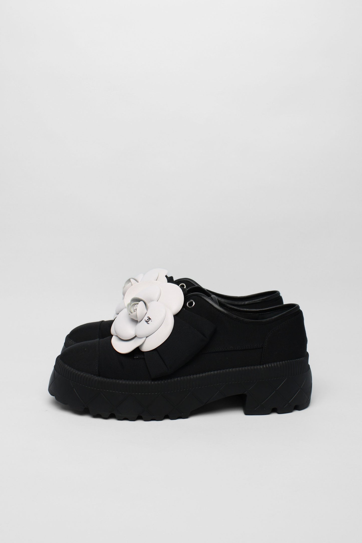 Chanel Black Fabric Camilla Shoes Size 40.5