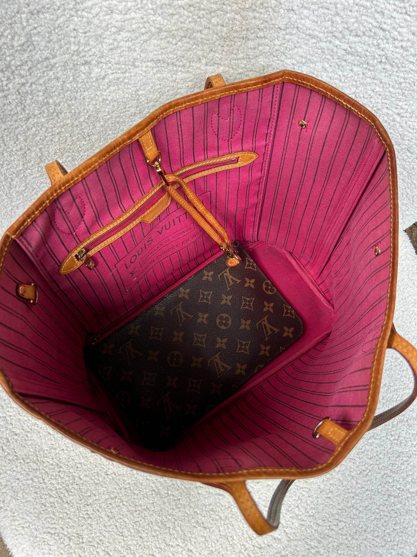 Louis Vuitton Neverfull Monogram Tote Bag