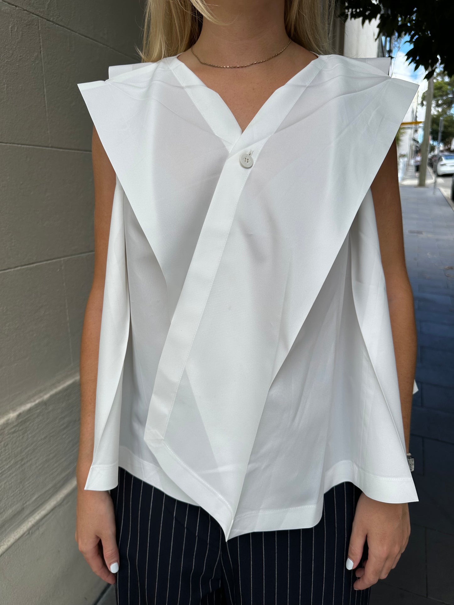 Issey Miyake White Sleeveless Shirt Size 3