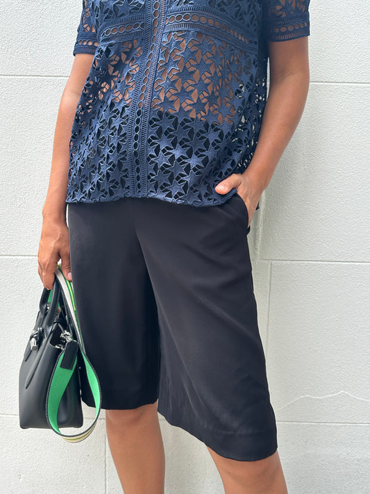 Vince Black Bermuda Shorts Size XS