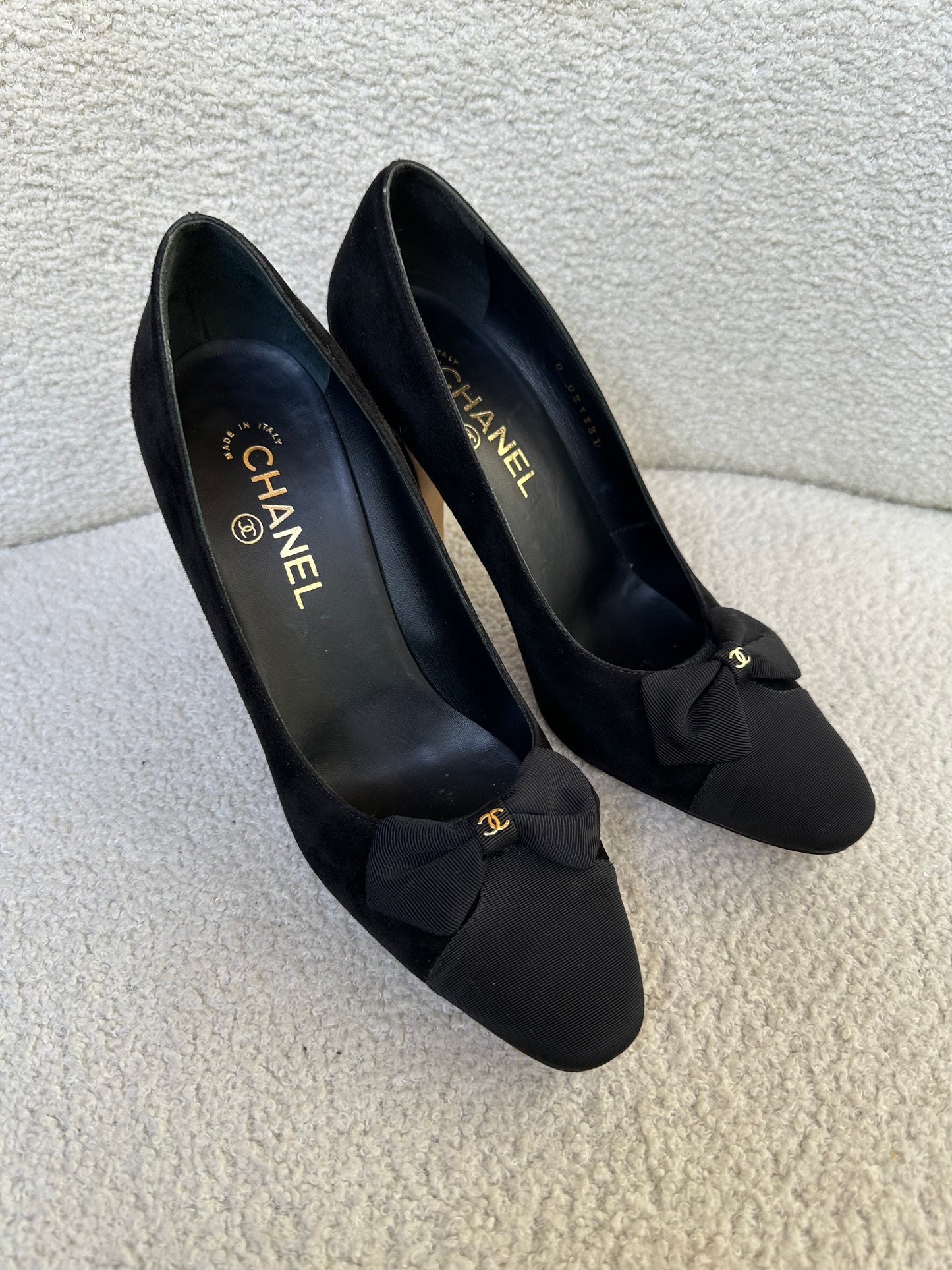 Chanel Black Suede Grograin Pumps Size 40