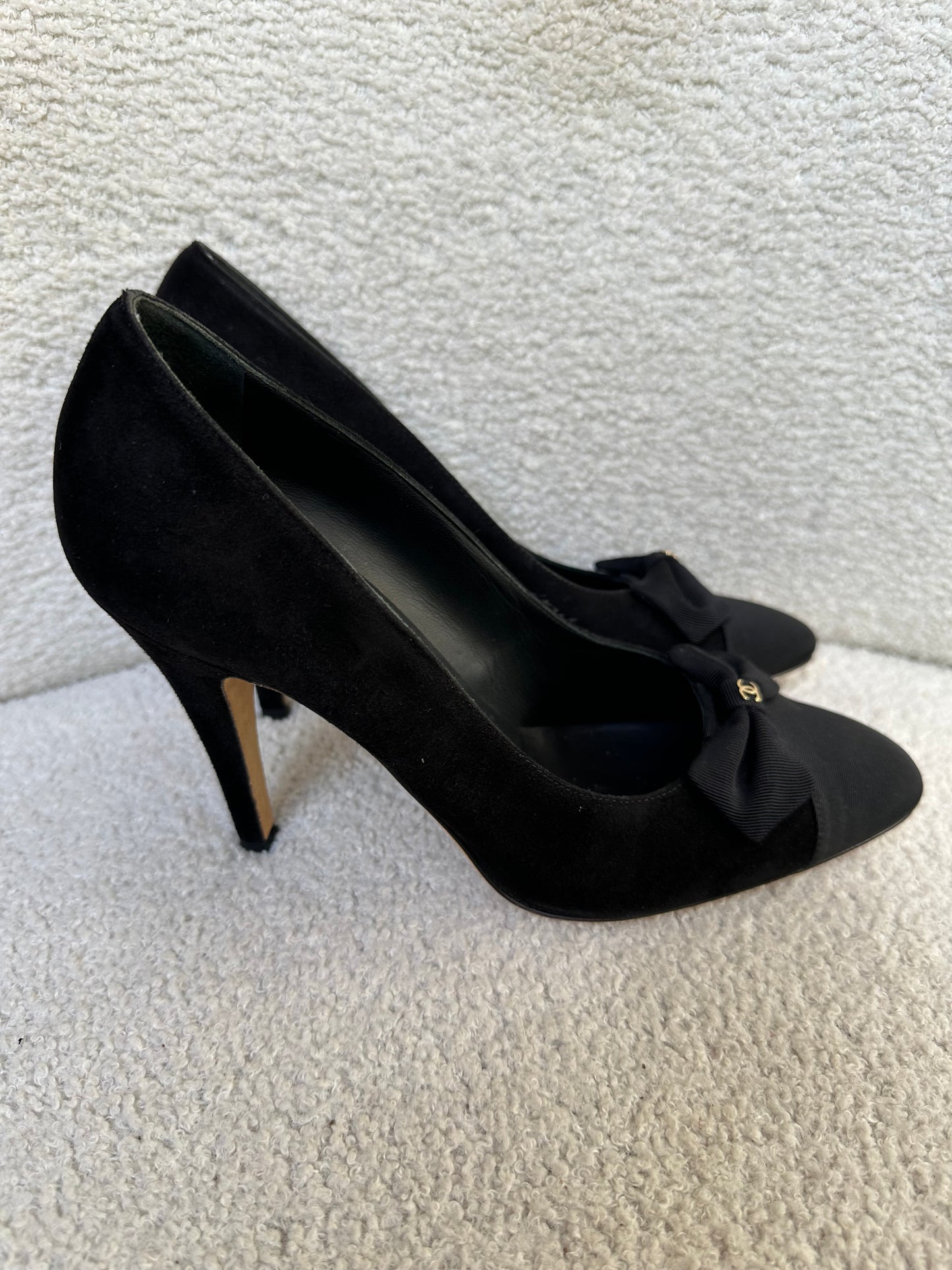 Chanel Black Suede Grograin Pumps Size 40