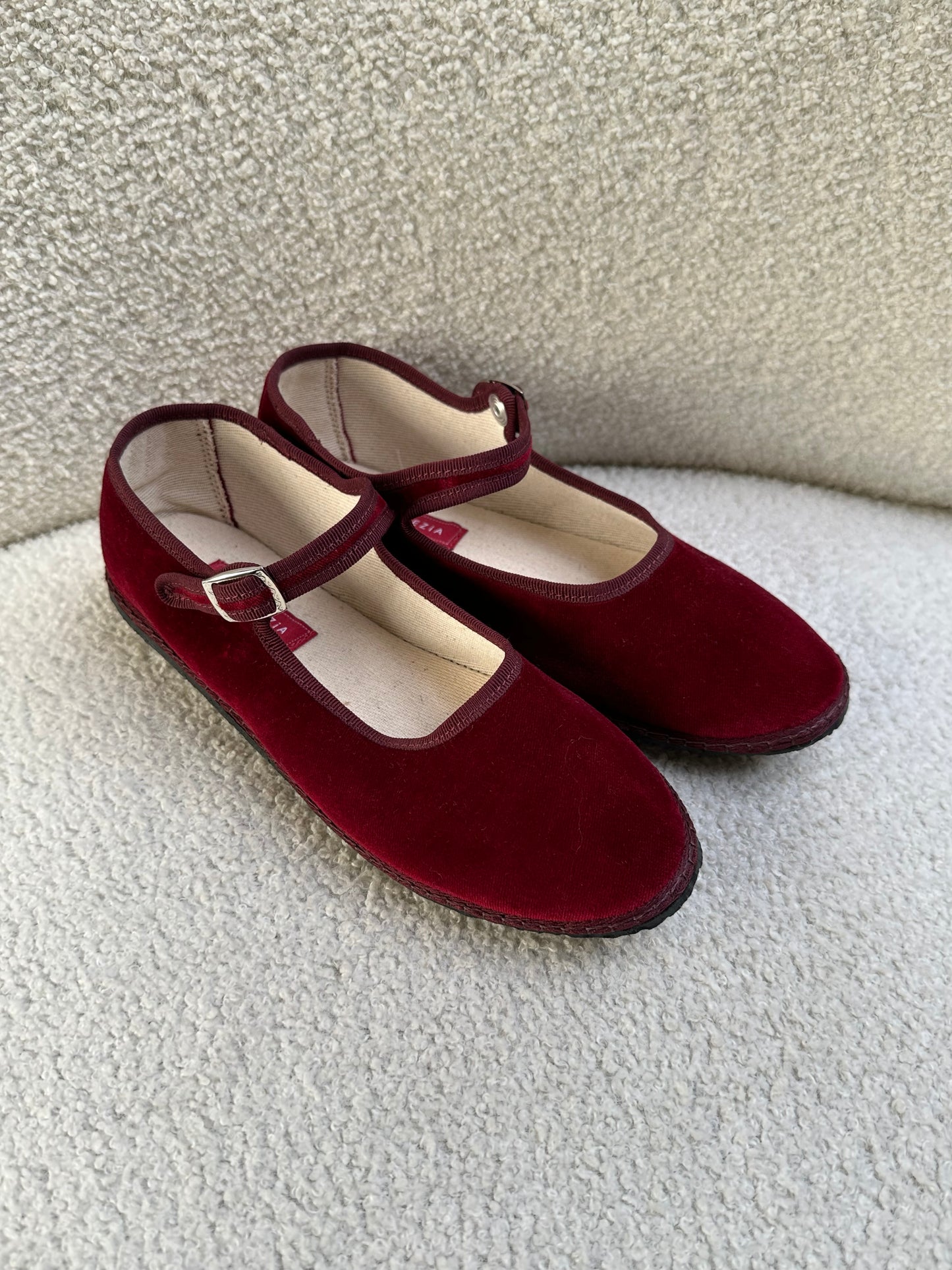 Vibivenezia Burgundy Velvet Flats Size 37